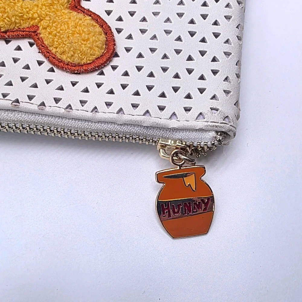 Disney Winnie the Pooh White Perforated Bifold Wallet Wristlet Hunny Pot Pull